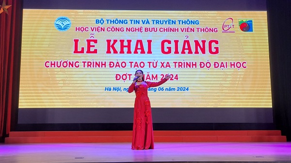 Tiết mục văn nghệ đầu buổi lễ khai giảng